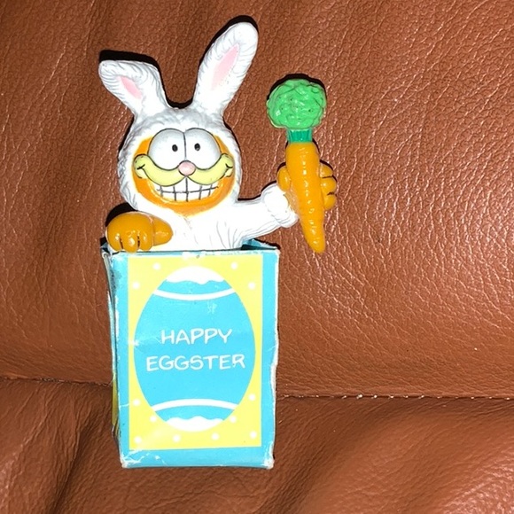 Garfield Happy Eggster Easter Pin Brooch 1981 Collectible Kitsch - Picture 1 of 10